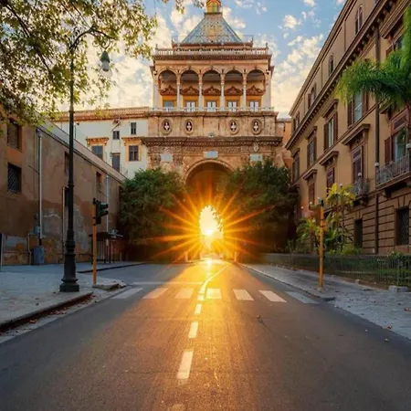 Hola Cathedral House Cadorna * Palermo