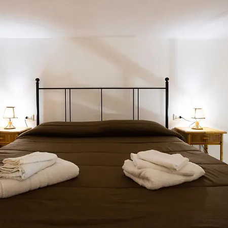 Hola Cathedral House Cadorna Apartment *